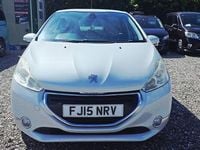 Used Peugeot 208 2015 White Hatchback