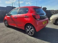Usado Citroën C1 Flair 82 CV (60 kW) 2016 Rojo Utilitario