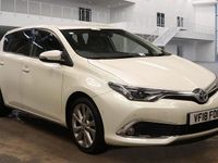 Used Toyota Auris Hybrid 136 HP (100 kW) 2018 White Hatchback