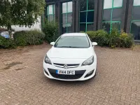 Used Vauxhall Astra Design Edition 108 HP (79 kW) 2014 White Hatchback