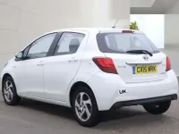 Used Toyota Yaris 101 HP (74 kW) 2015 White Hatchback