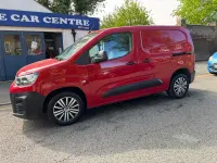 Usado Citroën Berlingo Start 100 CV (73 kW) 2019 Rojo Monovolumen