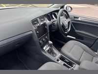 Used VW Golf VII SE 128 HP (94 kW) 2018 White Estate