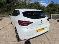 Used Renault Clio Iconic 90 HP (66 kW) 2021 White Hatchback