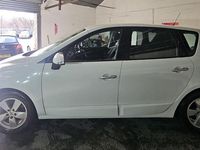 Used Renault Scénic III Dynamique 2010 White MPV