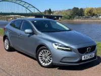 Used Volvo V40 Momentum 120 HP (88 kW) 2017 Blue Hatchback
