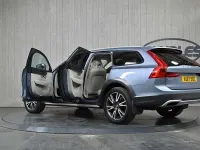 Used Volvo V90 CC Pro 235 HP (172 kW) 2017 Blue Estate