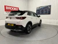 Used Vauxhall Grandland X Sport 130 HP (95 kW) 2019 White SUV