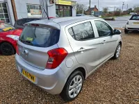 Usado Vauxhall Viva 75 HP (55 kW) 2015 Prateado Citadino