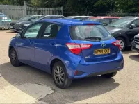 Used Toyota Yaris 100 HP (73 kW) 2018 Blue Hatchback