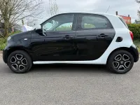Used Smart ForFour Premium 71 HP (52 kW) 2018 White Hatchback