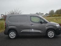 Usado Citroën Berlingo 99 HP (72 kW) 2024 Cinzento Monovolume