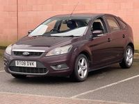 Begagnad Ford Focus Zetec 2008 Röd Halvkombi
