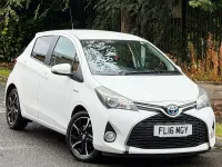 Used Toyota Yaris Design 100 HP (73 kW) 2016 White Hatchback