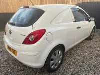 Used Vauxhall Corsa 95 HP (69 kW) 2015 White Hatchback