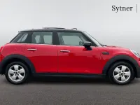 Usado Mini Cooper Classic 134 CV (98 kW) 2023 Rojo Utilitario