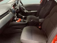 Used Renault Clio V Iconic 90 HP (66 kW) 2022 Red Hatchback