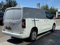 Second-hand Vauxhall Combo 100 CP (73 kW) 2023 Alb Monovolum