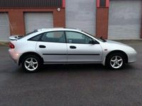 Begagnad Mazda 323 1998 Halvkombi