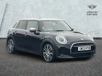 Begagnad Mini Cooper Exclusive 134 HK (98 kW) 2023 Svart Halvkombi