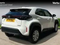 Used Toyota Yaris Hybrid 116 HP (85 kW) 2022 Pure white (solid paint) Estate