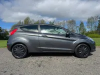 Usado Ford Fiesta Style 82 CV (60 kW) 2015 Gris Utilitario