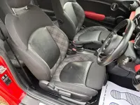 Usado Mini Cooper Hatch 136 CV (100 kW) 2017 Rojo Utilitario