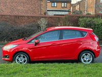 Begagnad Ford Fiesta Zetec 2013 Röd Halvkombi
