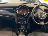 Usado Mini Cooper Classic 134 HP (98 kW) 2024 Vermelho Citadino