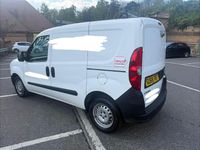 Second-hand Vauxhall Combo 95 CP (69 kW) 2018 Alb Monovolum