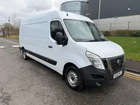 Used Nissan Interstar Tekna 150 HP (110 kW) 2022 White Van