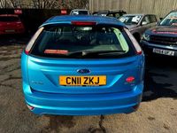 Used Ford Focus Zetec 123 HP (90 kW) 2011 Blue Hatchback