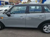 Usado Mini Cooper Hatch 136 CV (100 kW) 2017 Gris Utilitario