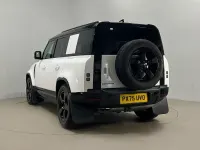 Usado Land Rover Defender SE Dynamic 245 HP (180 kW) 2025 Branco SUV