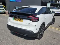 Used Citroën e-C4 Shine 98 kW (134 HP) 2022 White Hatchback