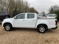 Used Isuzu D-Max 160 HP (117 kW) 2017 White Pickup