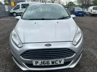 Usado Ford Fiesta Zetec 82 HP (60 kW) 2016 Prateado Citadino