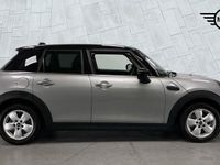 Używany Mini Cooper Classic 134 KM (98 kW) 2024 Srebrny Hatchback