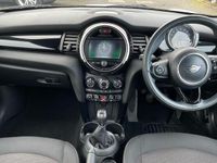 Used Mini Cooper Classic 134 HP (98 kW) 2019 White Hatchback