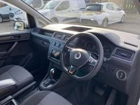 Usado VW Caddy Maxi Highline 100 CV (73 kW) 2020 Blanco Monovolumen