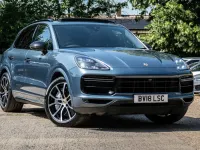 Used Porsche Cayenne Turbo 550 HP (404 kW) 2018 Blue SUV