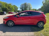 Begagnad Ford Fiesta Zetec 2013 Röd Halvkombi