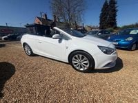 Second-hand Vauxhall Cascada Elite 170 CP (125 kW) 2013 Alb Cabrio