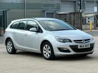 Used Vauxhall Astra Design Edition 115 HP (84 kW) 2014 Silver Estate