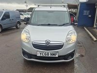 Używany Vauxhall Combo Sportive 2018 Srebrny Minivan