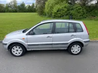 Używany Ford Fusion Style 68 KM (50 kW) 2008 Srebrny Hatchback