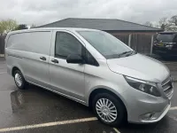 Usado Mercedes Vito Premium 163 HP (119 kW) 2020 Prateado Van