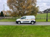 Usado Fiat Doblò 100 HP (73 kW) 2023 Branco Monovolume