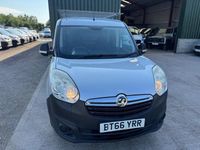 Second-hand Vauxhall Combo S 95 CP (69 kW) 2017 Argintiu Monovolum