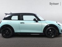 Begagnad Mini Cooper Hatch 113 kW (154 HK) 2025 Grön Halvkombi